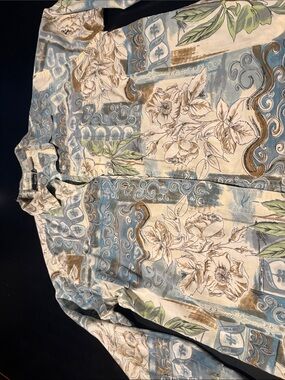 Women’s Blue Floral Button-Up Shirt